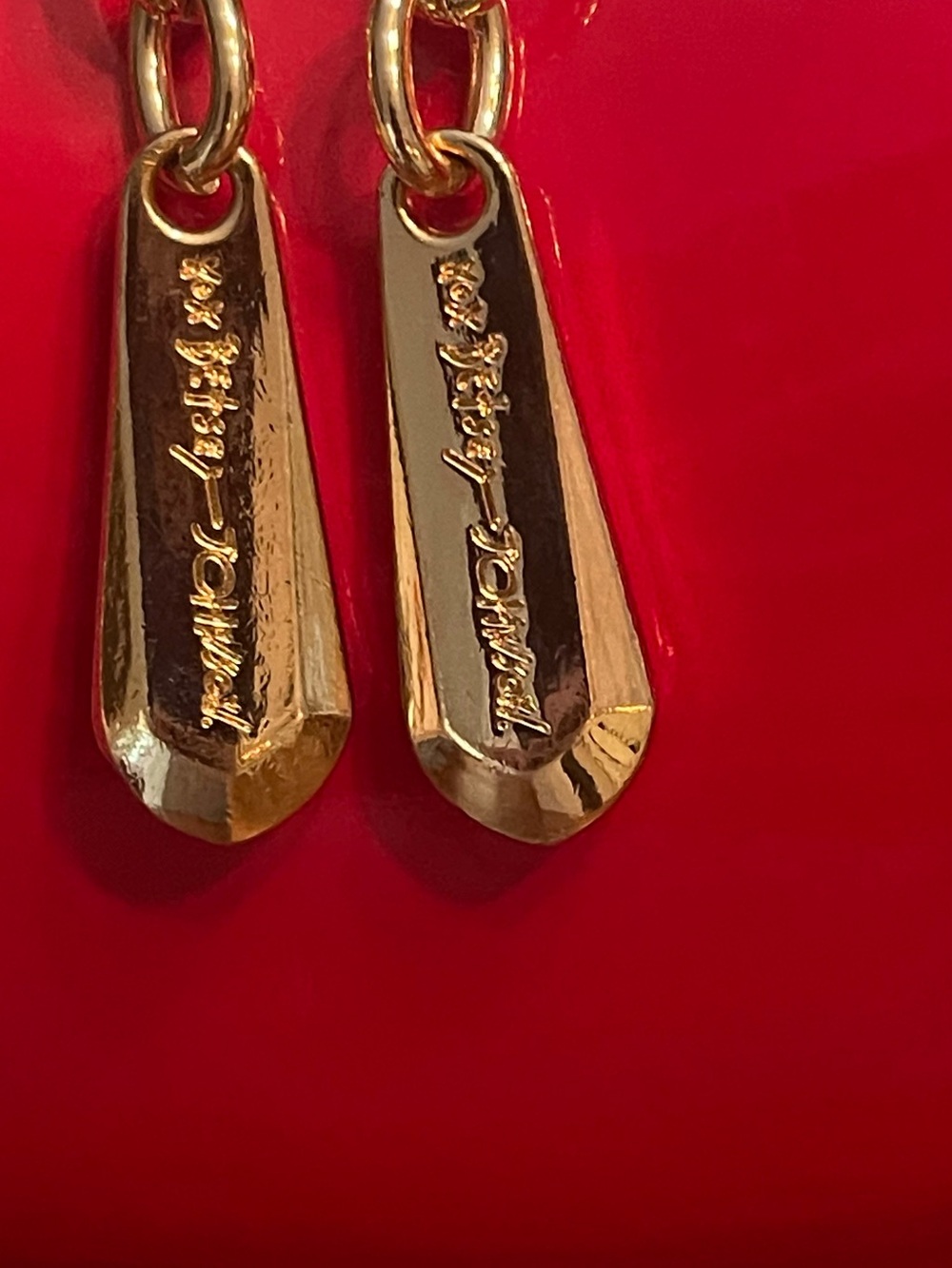 Betsey Johnson Red Patent Lip-Shaped Shoulder Bag with Chain Strap - Picture 5 of 8